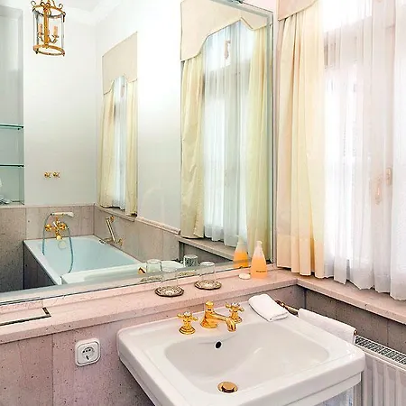 Hotel Buerger Palais 3*